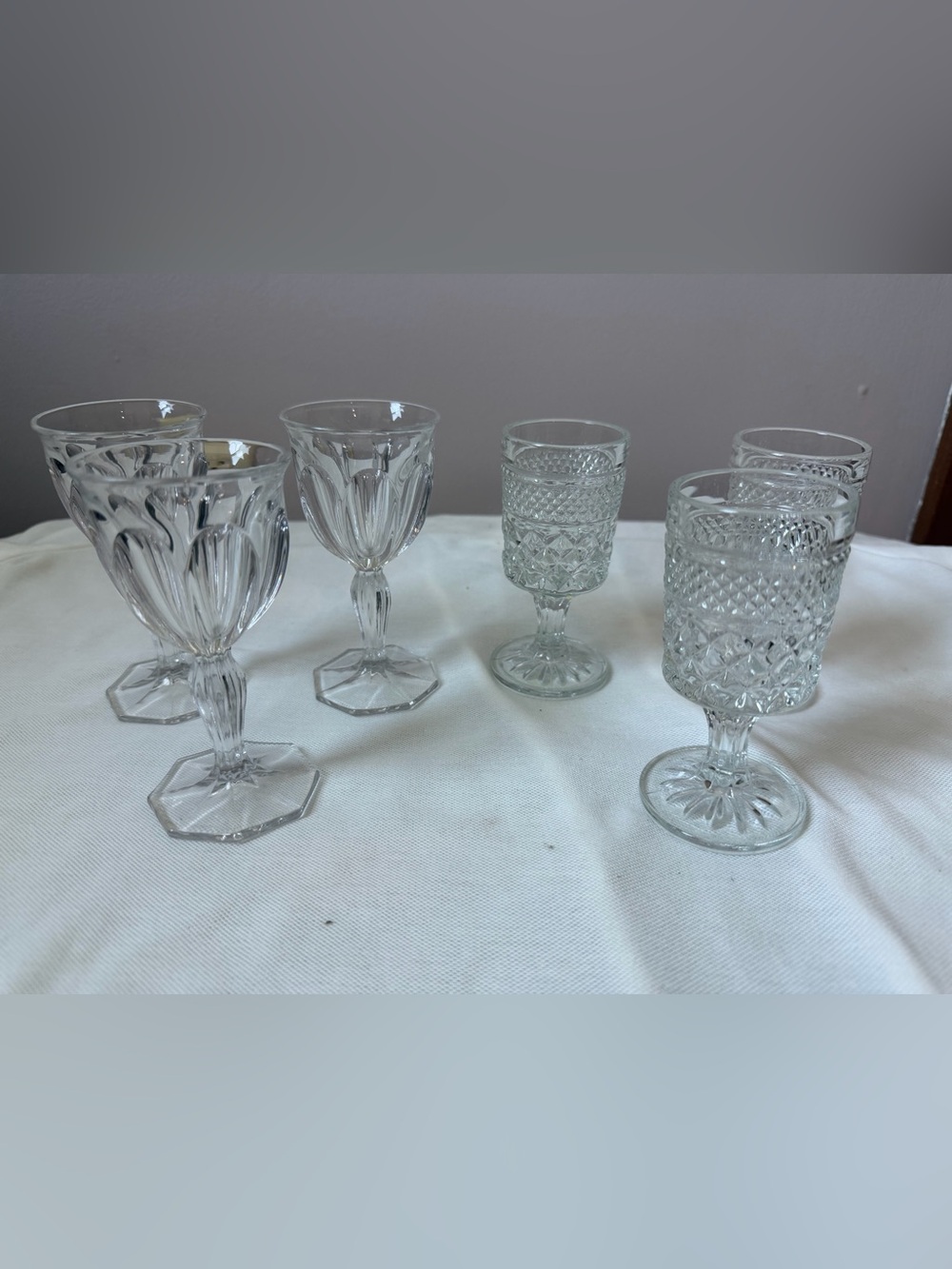 Vintage-Style Clear Glass Goblet Set - Elegant Stemware